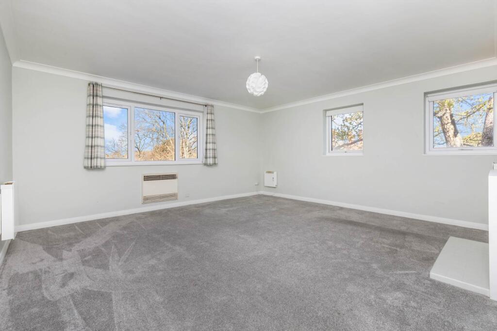 Apartment in Worthing, West Sussex - View 2