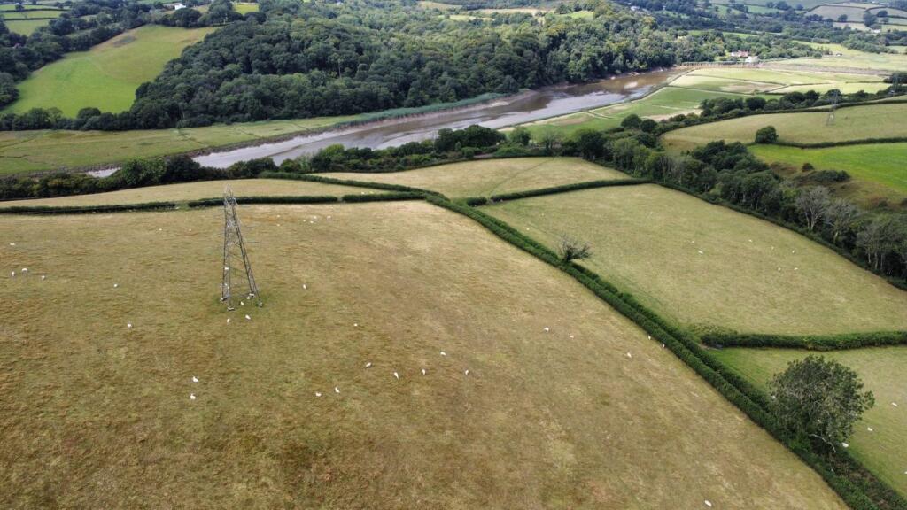 Main image of property: Croesyceiliog , Carmarthen, SA32