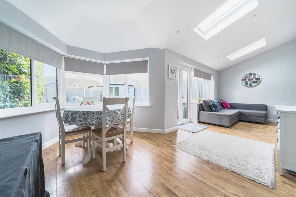 House in Woking, Goldsworth Park, Knaphill - View 4