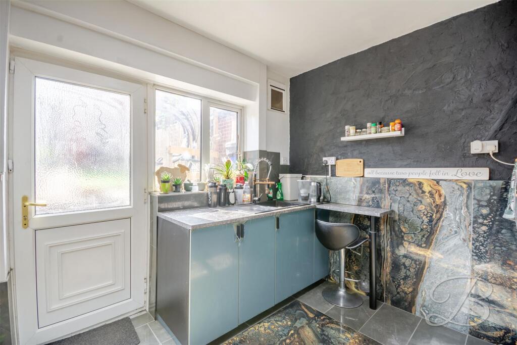 House in Mansfield, Nottinghamshire - More