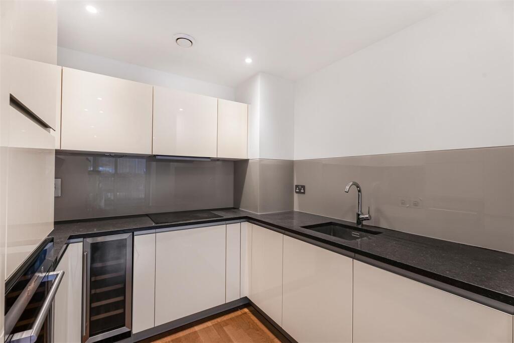 Apartment in London, Royal Borough of Kingston upon Thames - View 4