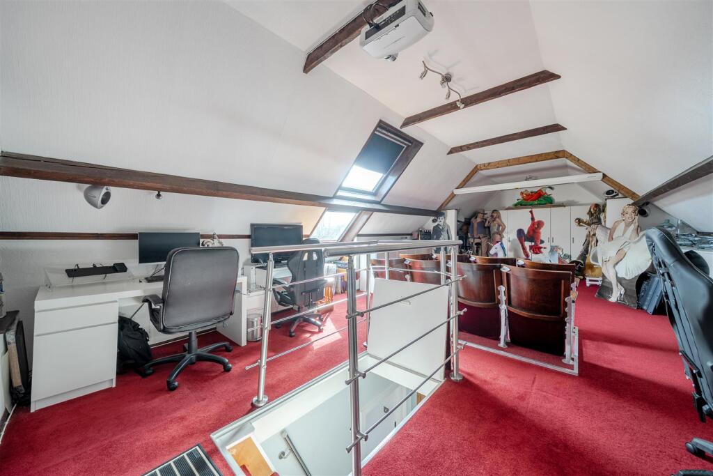 Additional image 24 of Grove Avenue, Yeovil