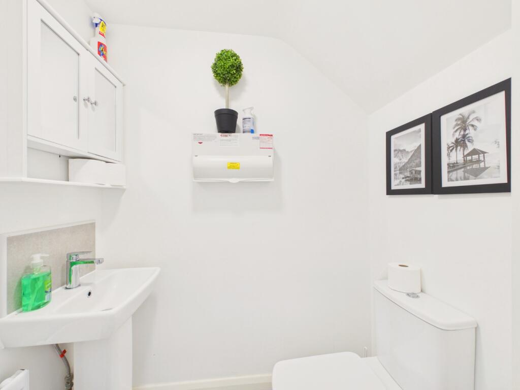 House in Hull - View 5