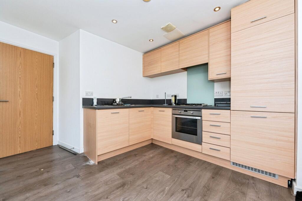 Apartment in Dartford, Stone - More