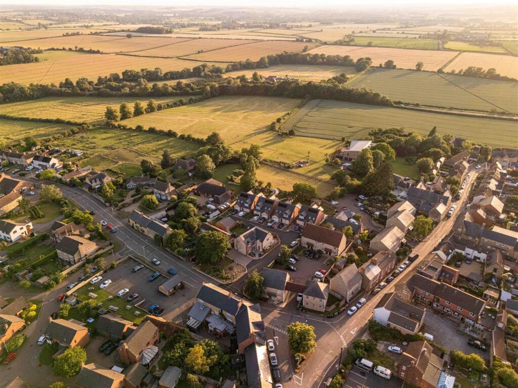 House in Wellingborough, North Northamptonshire - View 3