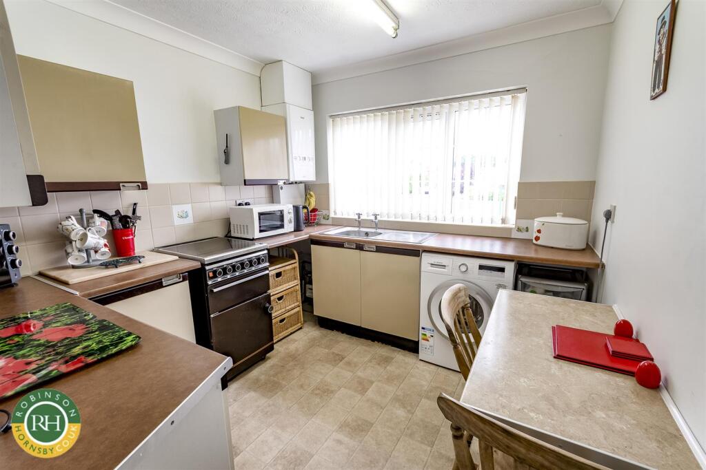 Kestrel Drive, Rossington, Doncaster photo 4