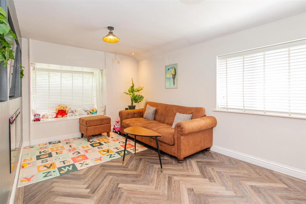 Apartment in Corby, North Northamptonshire - View 2