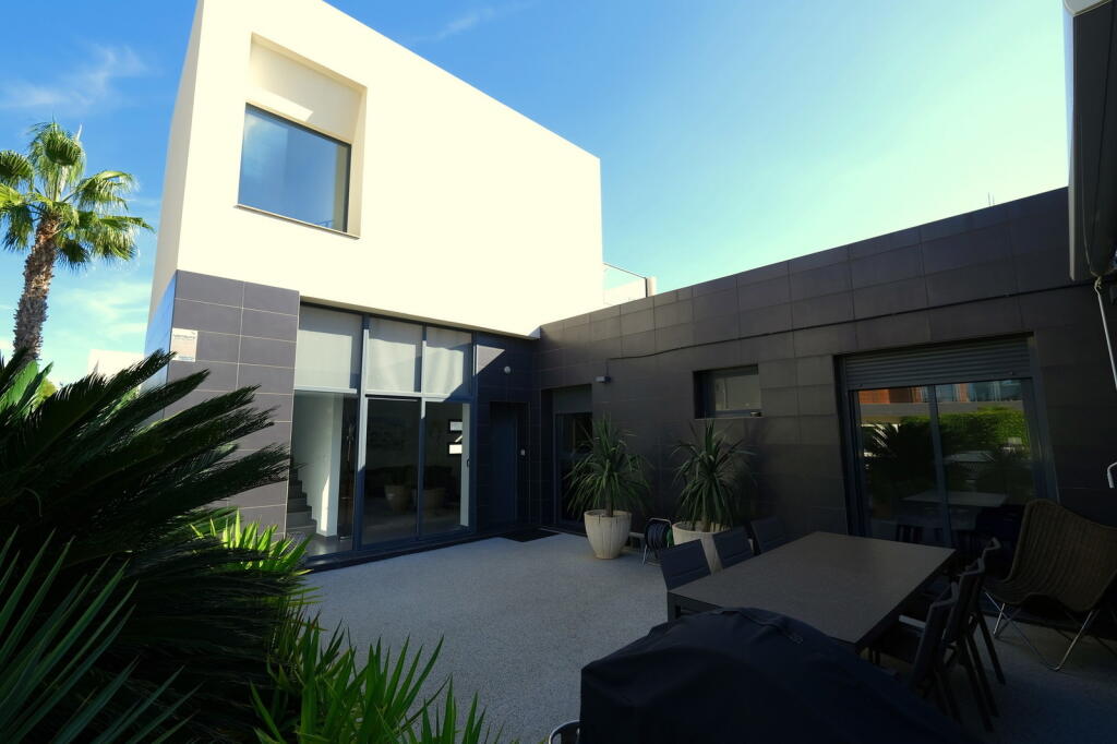 Main image of property: Valencia, Alicante, Villamartin