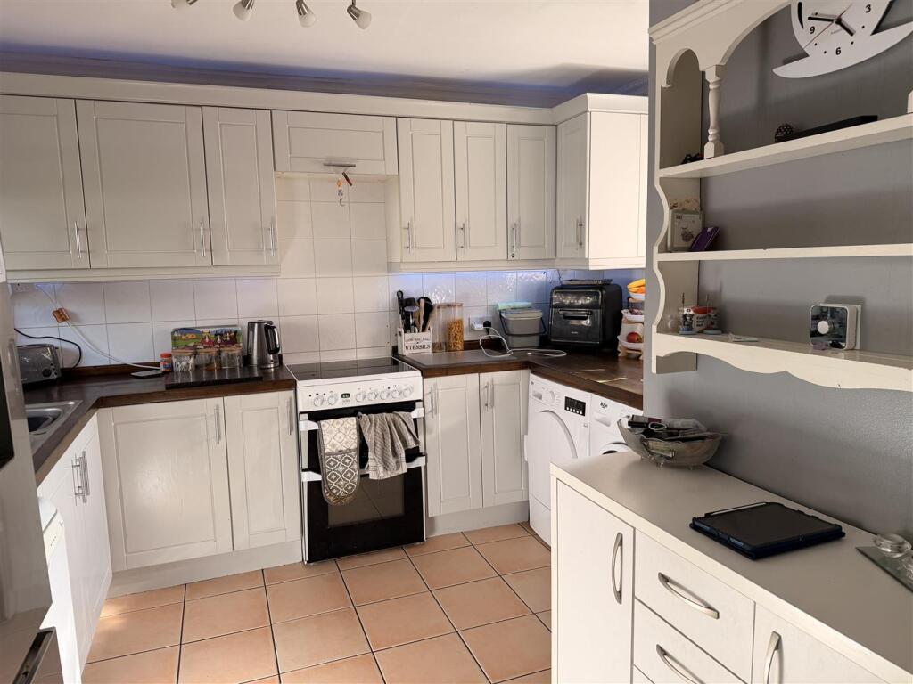 House in Oadby and Wigston, Wigston Fields, South Wigston - More