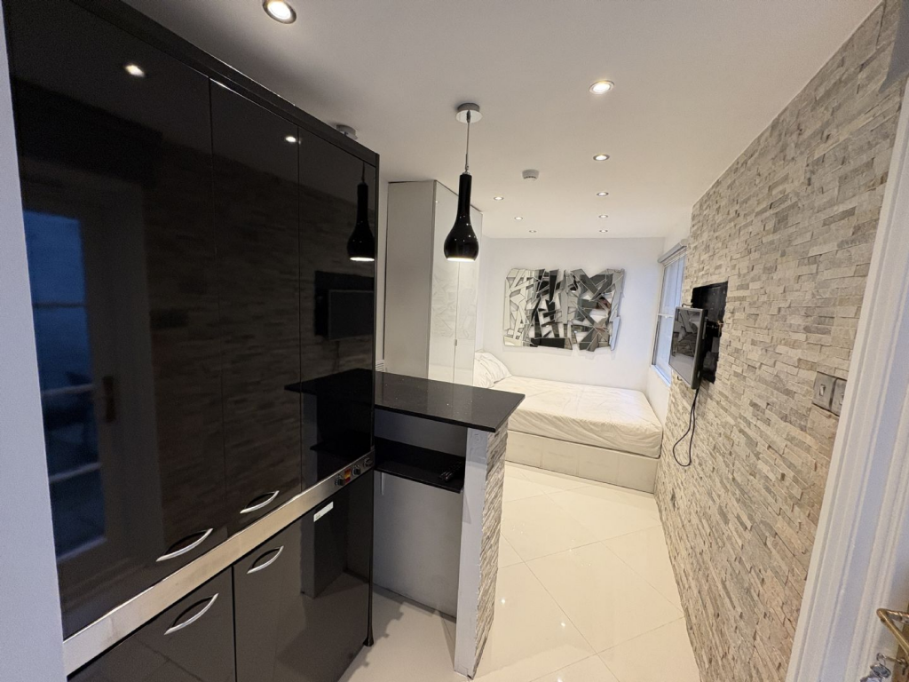 Studio flat for rent