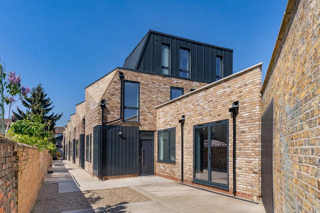 Main image of property: River Mews, London, W7