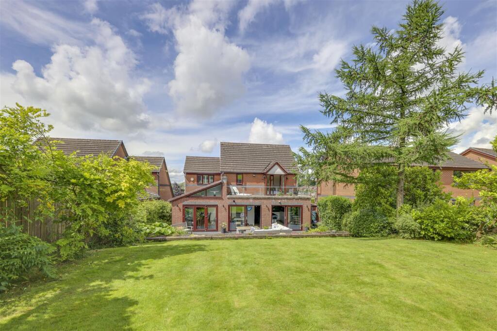 House in Rossendale, Height End - View 4