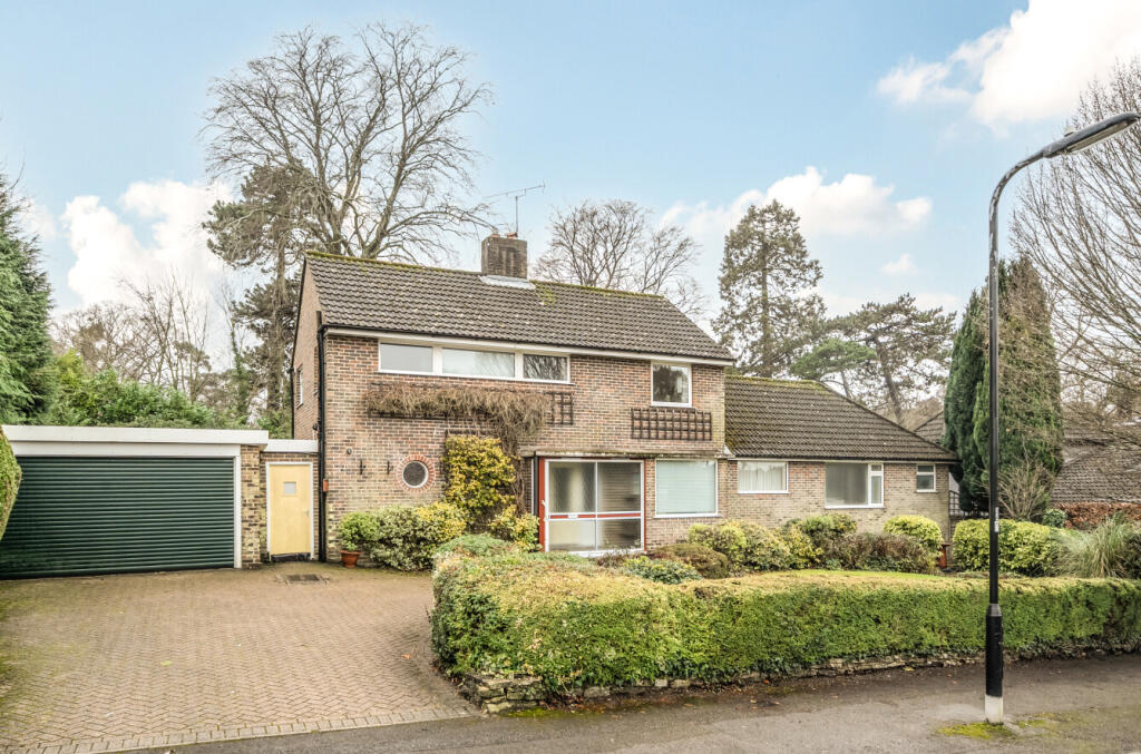 3-bed detached on Holly Hill, Bassett, Southampton, Hampshire, SO16, £675,000