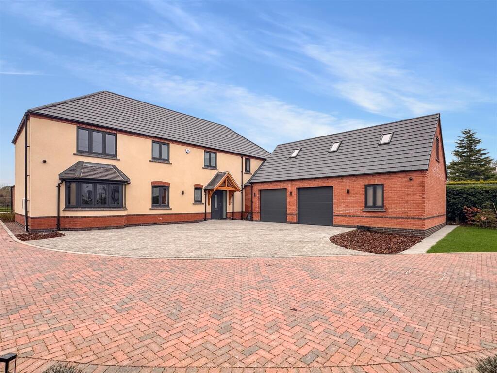 5-bed detached on Walnut Close, Bitteswell, Lutterworth, £999,999
