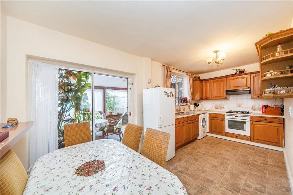Beechmont Close, Bromley photo 4