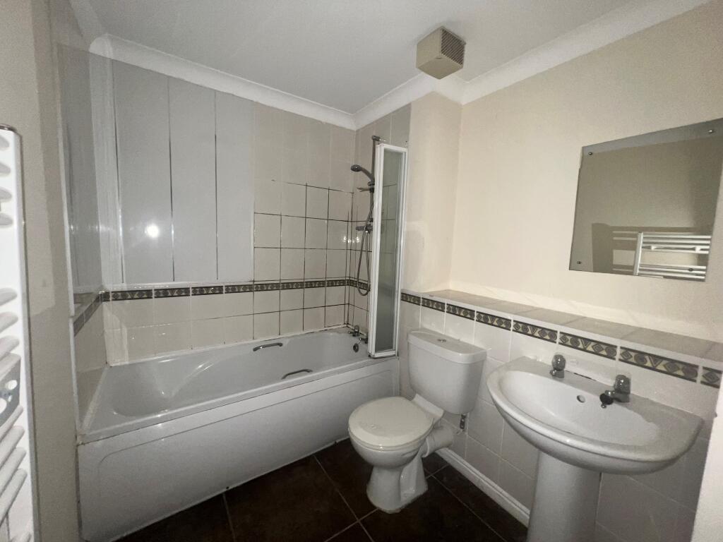 Apartment in North Tyneside, North East - More