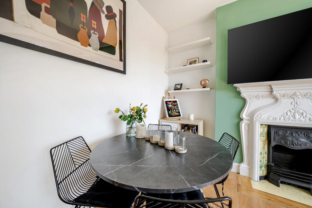 Apartment in London - More