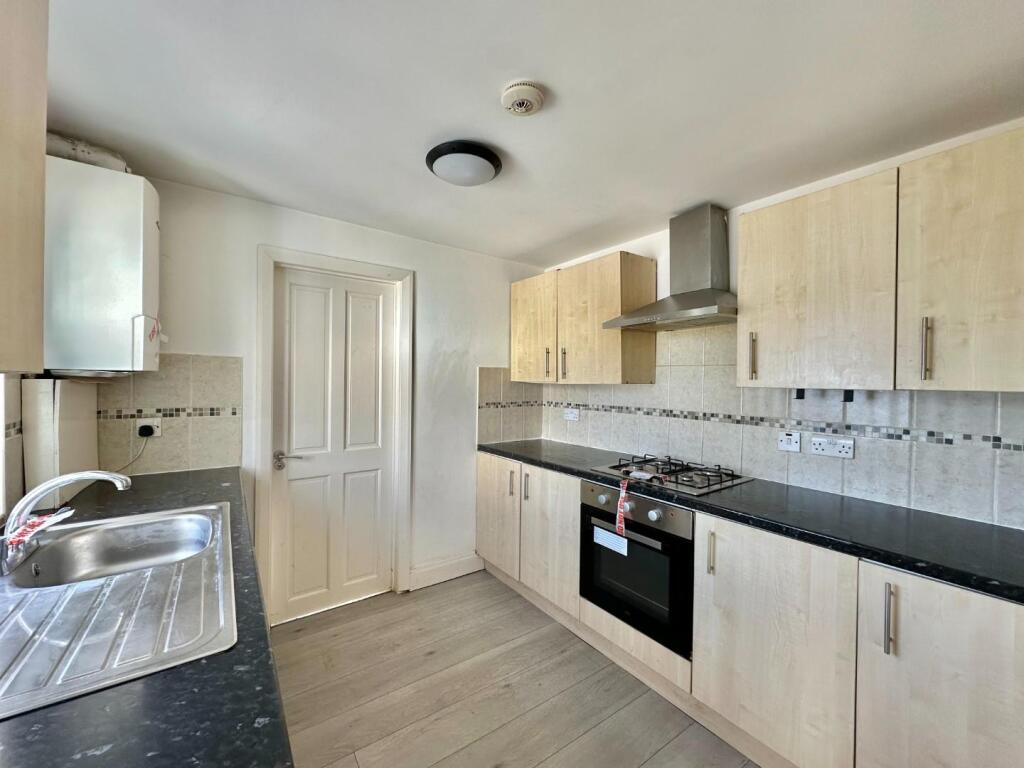 Apartment in Uxbridge, Hillingdon - View 3