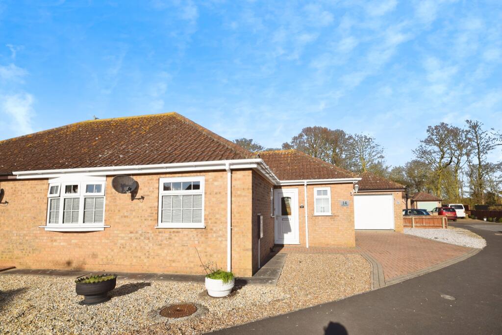 2-bed bungalow on Ramsay Close, Skegness, PE25, £240,000