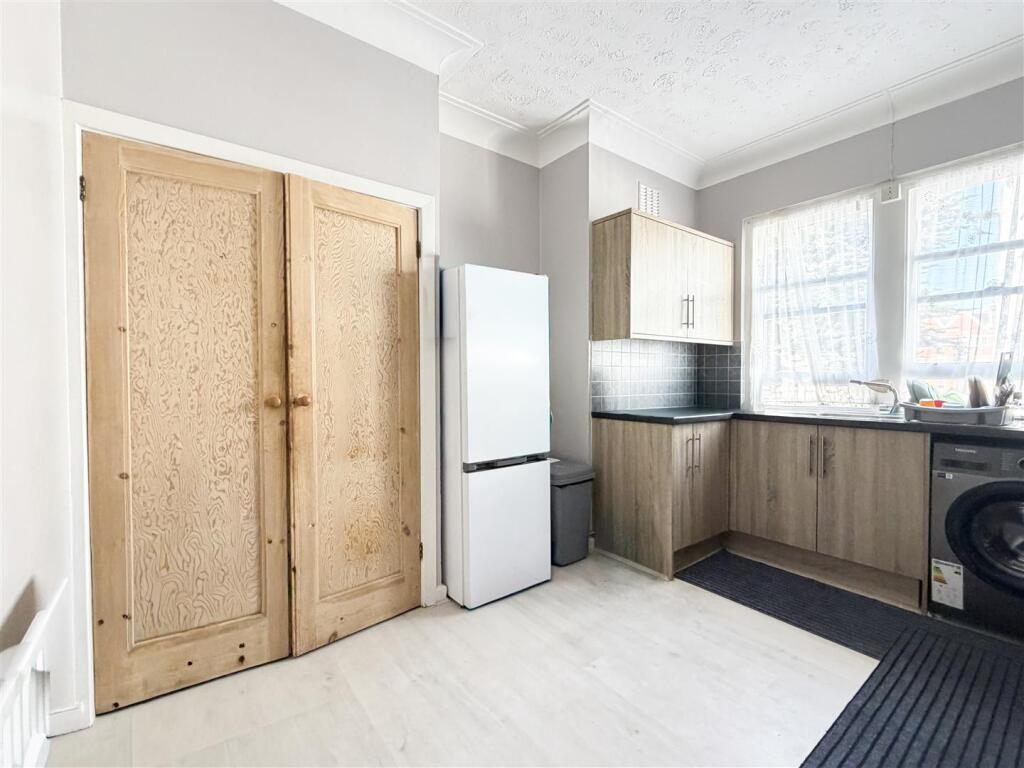Old Orchard Road, Eastbourne, BN21 1DB - View 6