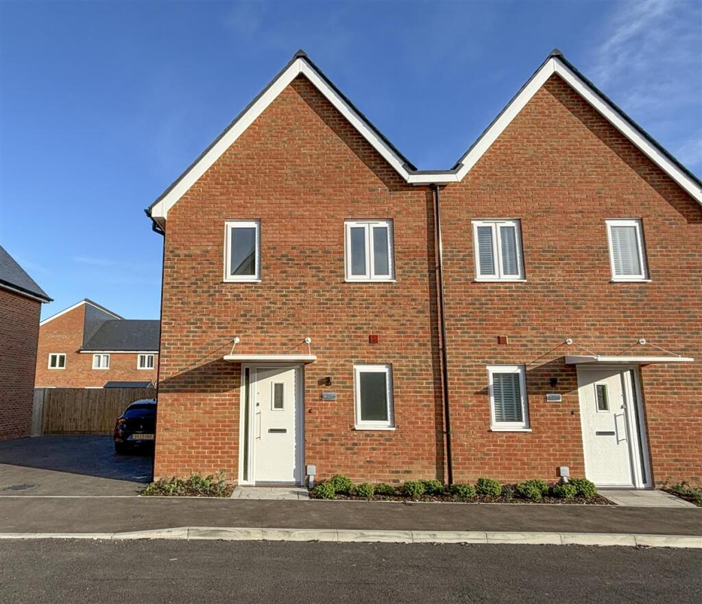 Main image of property: Thistle place, Polegate BN26 6GU