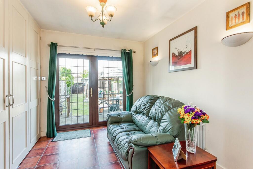 St. Lukes Road, Southend-on-Sea, Essex, SS2 photo 4