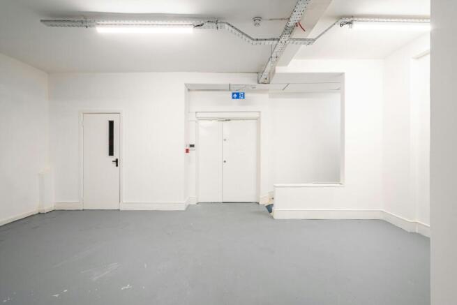 Universal Hse B002W - Low Res 9.jpg