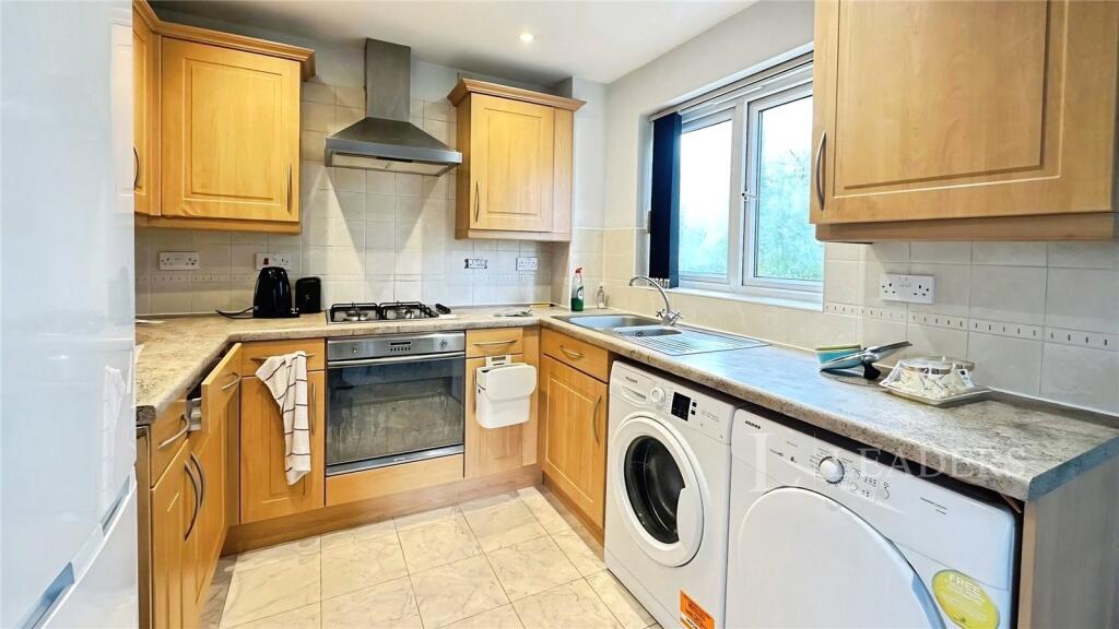 Apartment in Luton - View 4
