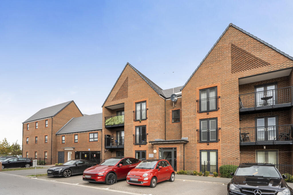 Apartment in Hemel Hempstead, Kingsbrook - View 2
