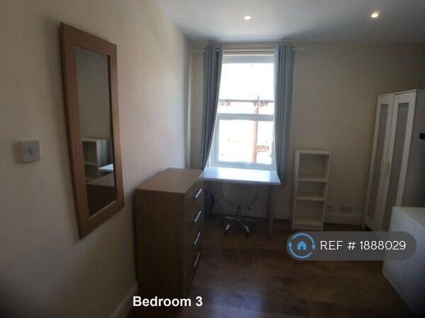 6 bedroom terraced house for rent