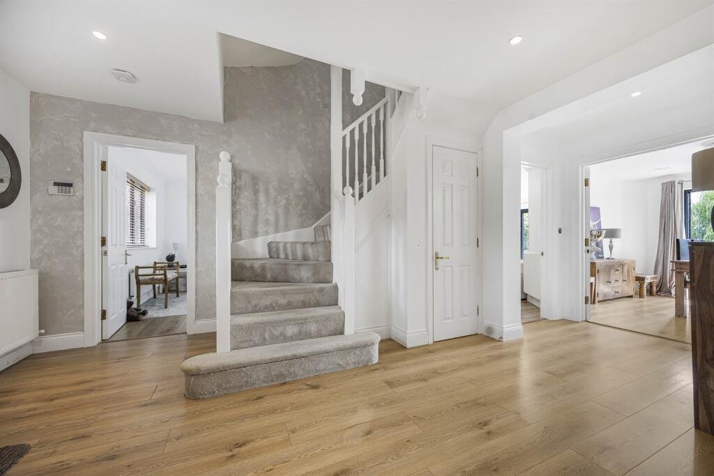 House in Reading, Emmer Green - View 4