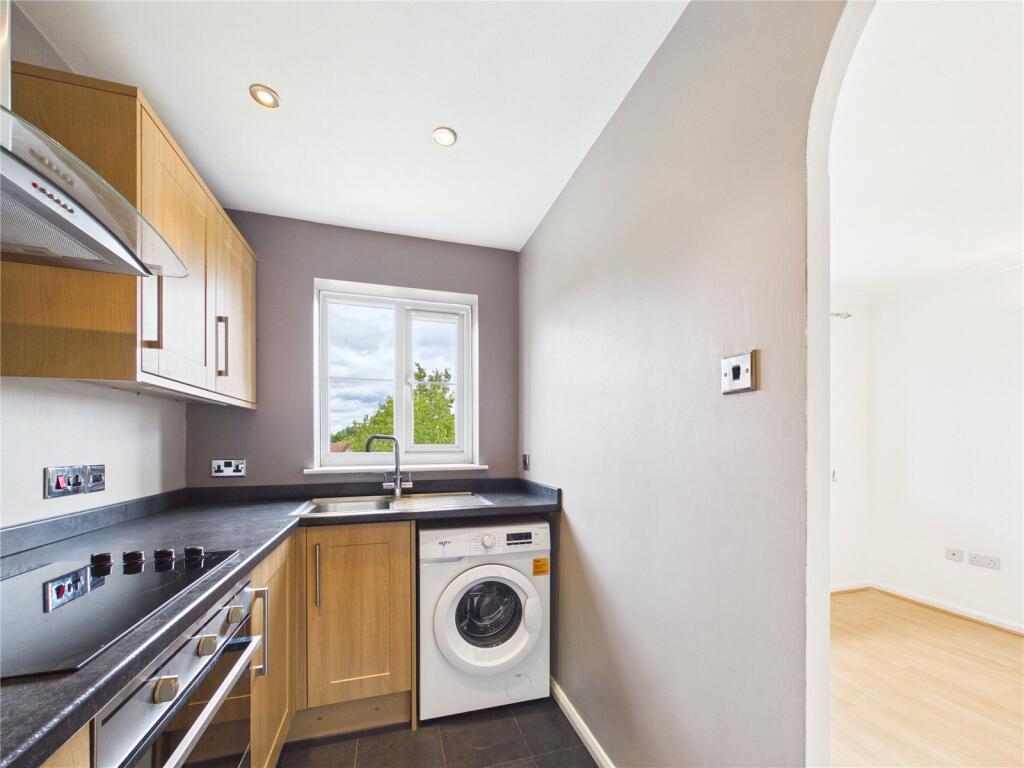 Apartment in Bristol, Longwell Green, Oldland - More