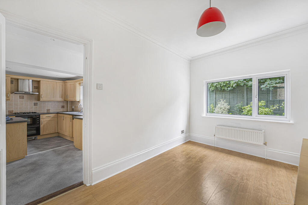 House in Bromley - View 5