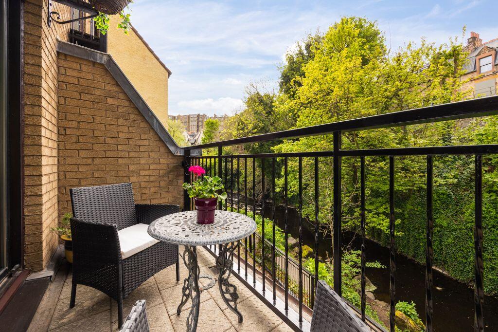 12/2 Damside, Edinburgh, EH4 3BB - More