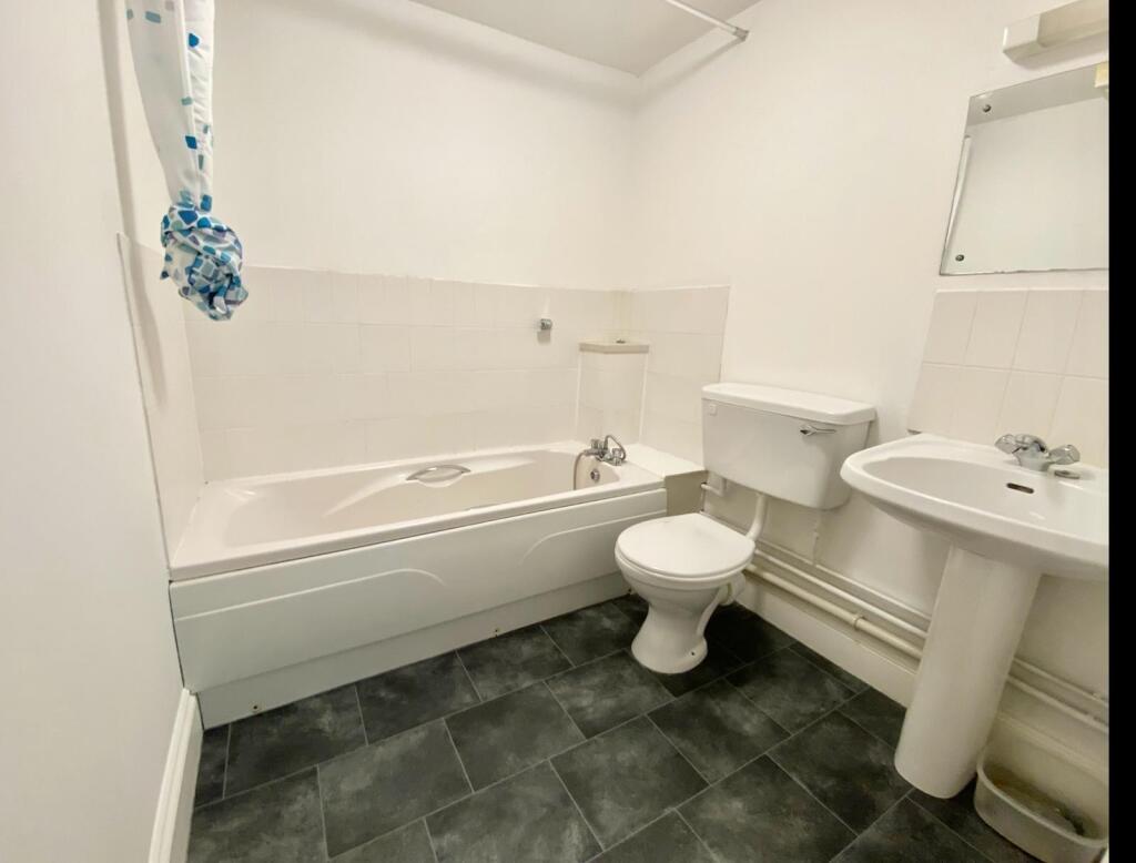 Apartment in Southampton - View 5