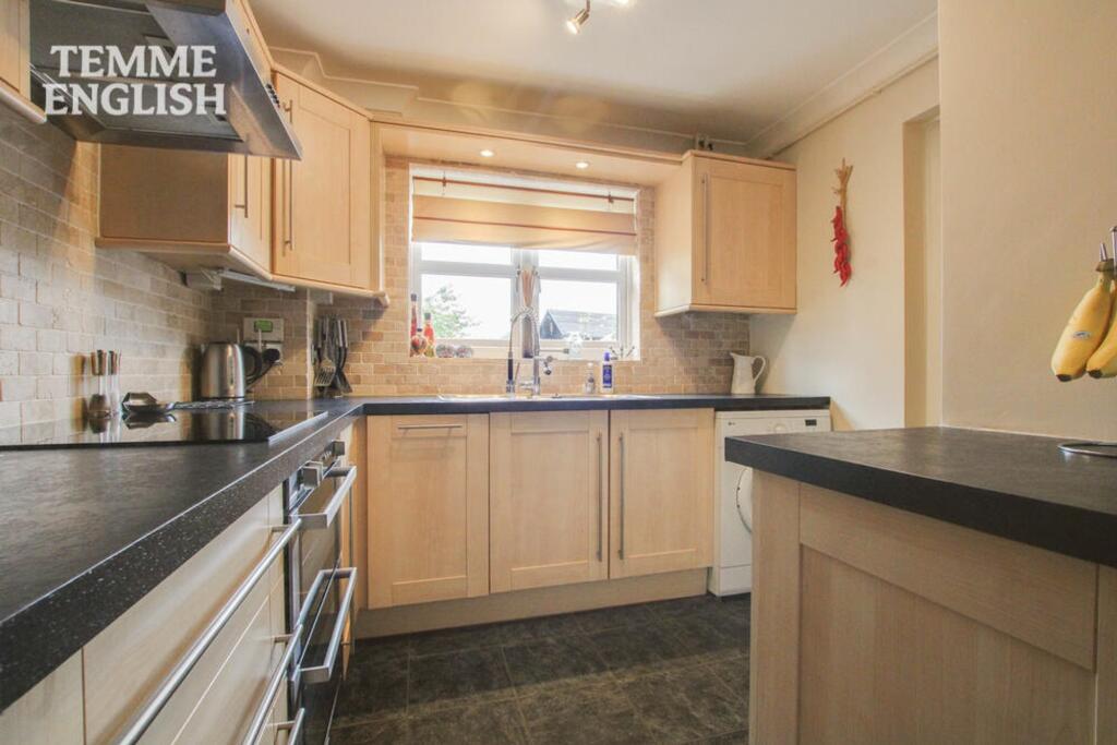 House in Southend-on-Sea - More