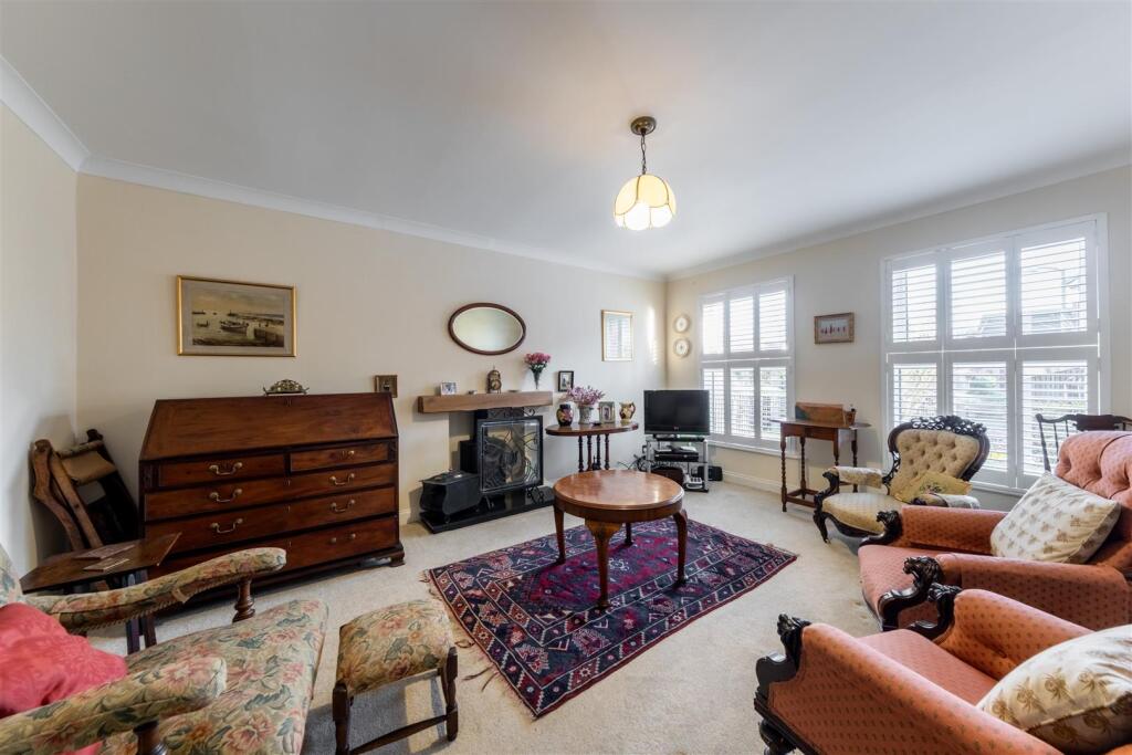 A well-presented and extended detached family home on a prime corner plot photo 3