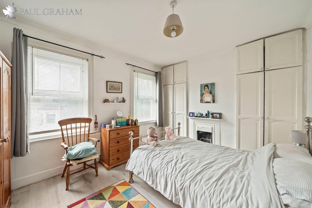 House in Sutton - View 5