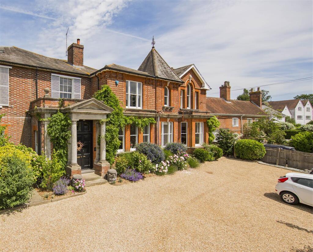 Main image of property: Tonbridge Road, Wateringbury