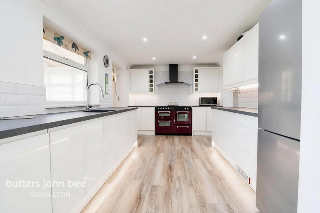 16, Essex Drive, Stoke-On-Trent photo 4