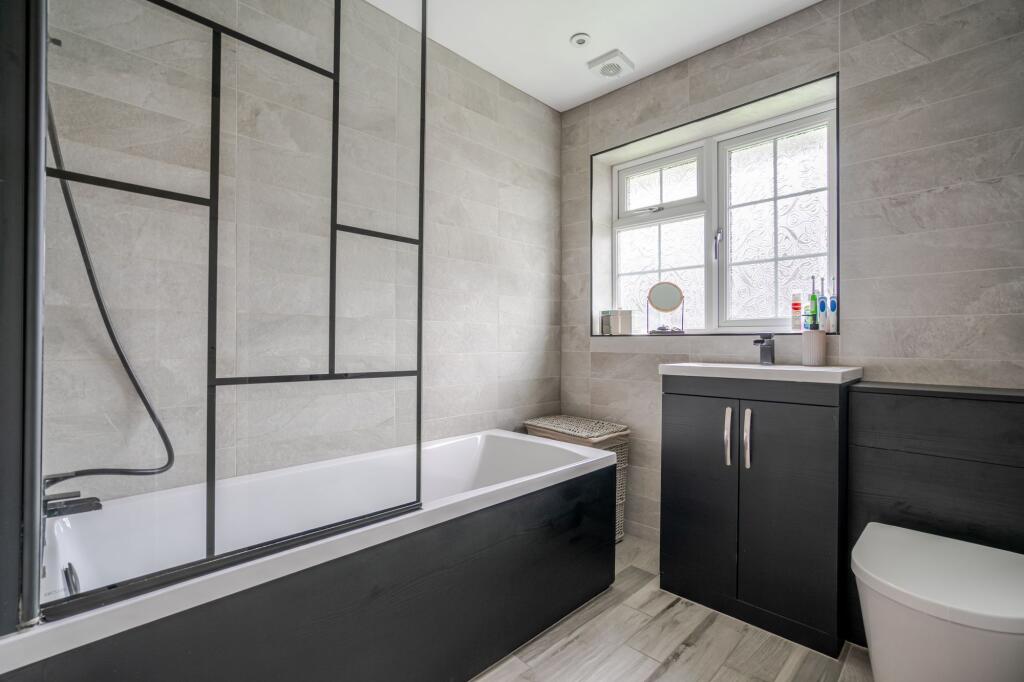 House in Surrey Heath, Windlesham - More