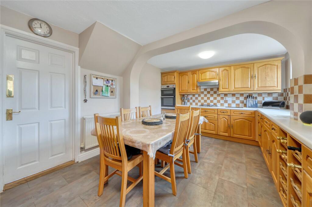 Berry Hill Crescent, Cirencester, Gloucestershire, GL7 photo 4