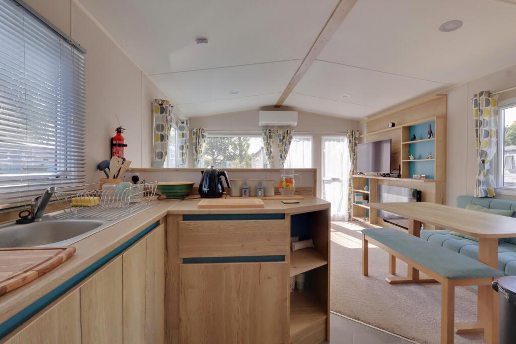 House in Havant, Fleet - More