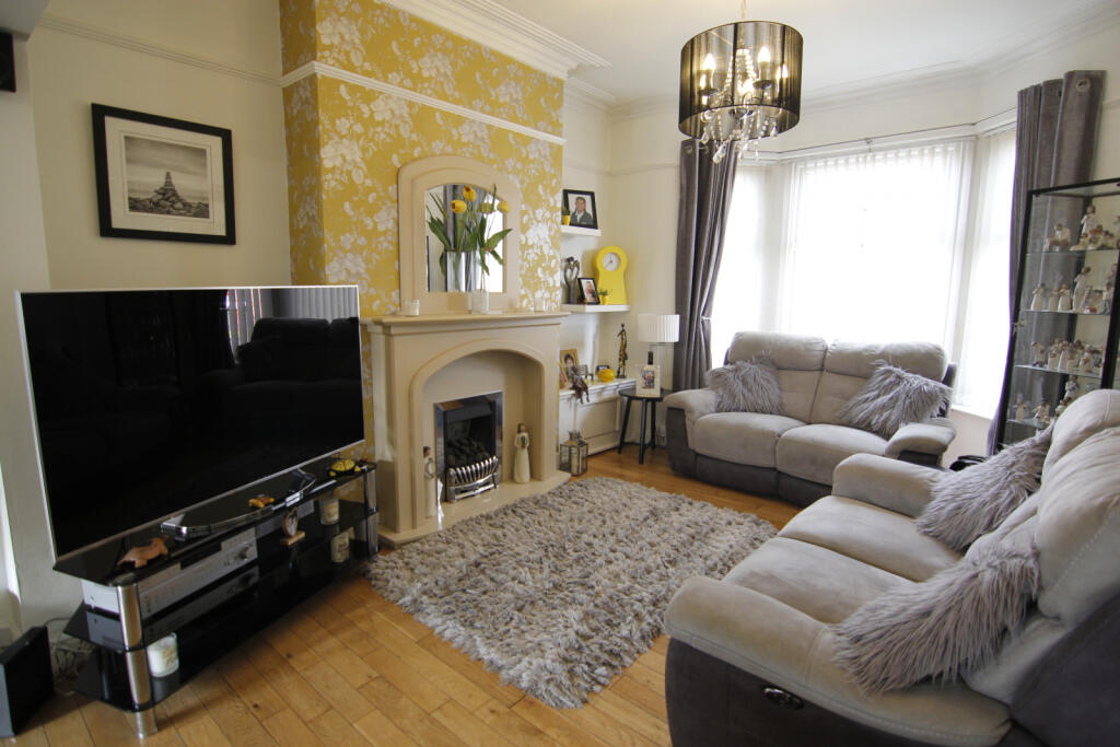 4-bed terraced on 493 Audenshaw road, Audensahw M34 5PS, £350,000