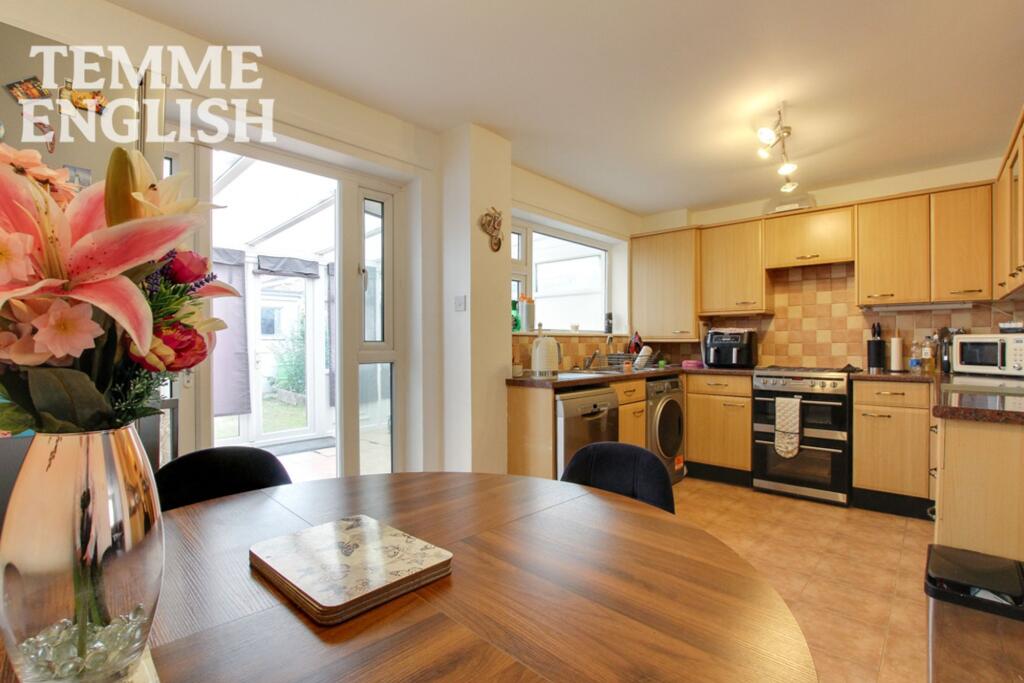 House in Southend-on-Sea - View 4