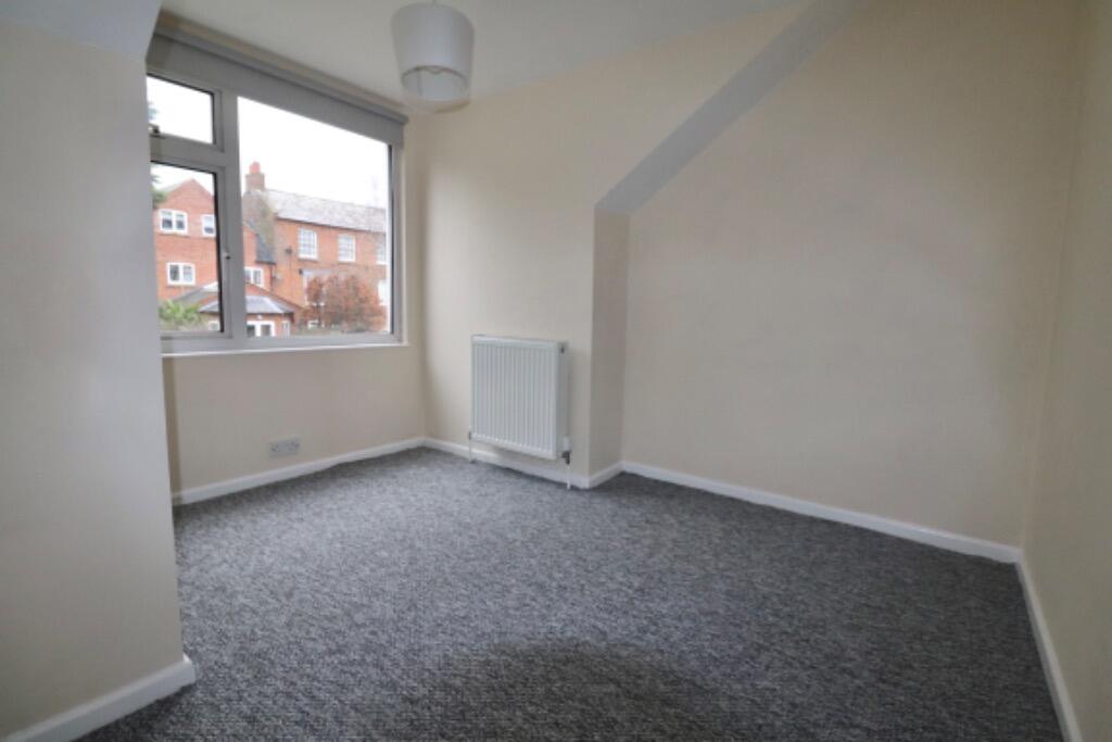 House in Northampton, Sunnyside, Kingsthorpe - More