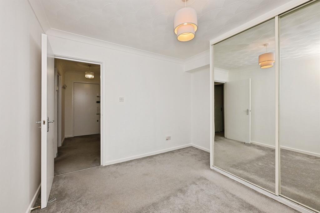Apartment in Enfield - View 4