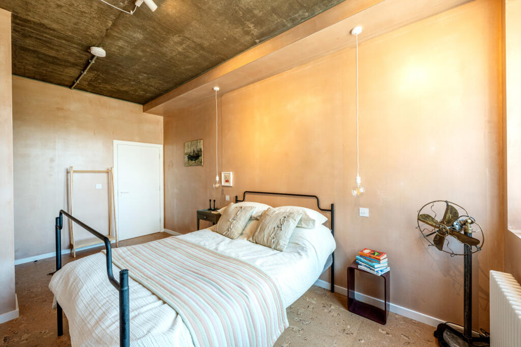 Apartment in London, Silchester Estate, North Kensington - More