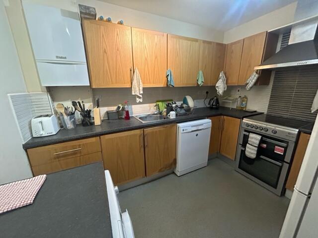 House in Leeds, Headingley Hill, Hyde Park - View 4