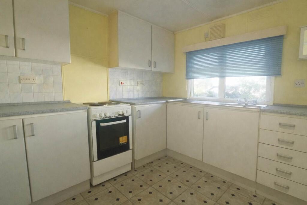 Marshmoor Crescent, Hatfield photo 4